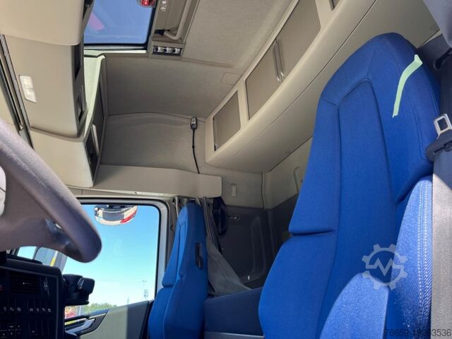 Standardowy ciągnik siodłowy VOLVO FH 500