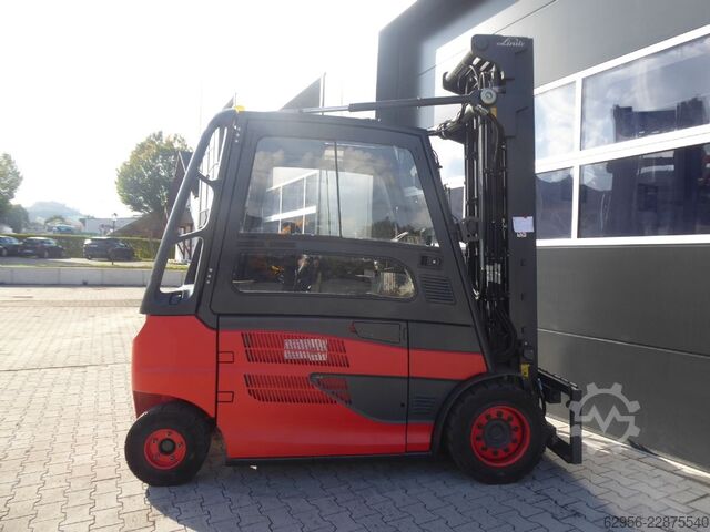 Stivuitor electric cu 4 roți Linde E50HL-01/600