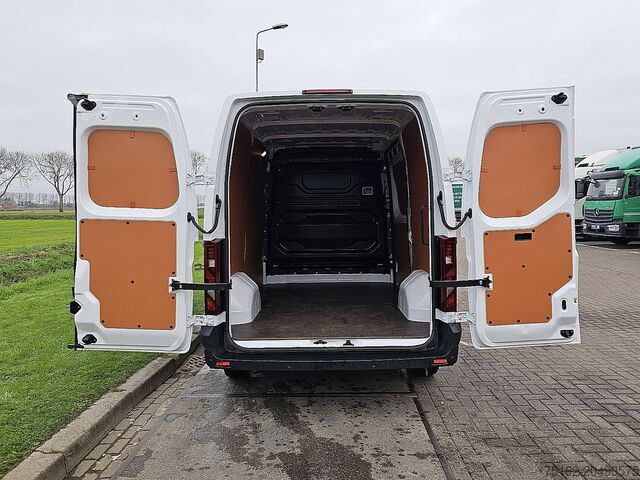 High-roof van RENAULT MASTER 2.3 L2H2 3-Zits CarPlay!