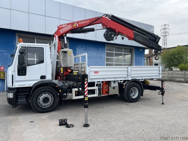 Sabit kasalı ve vinçli kamyon Iveco Eurocargo 180e28