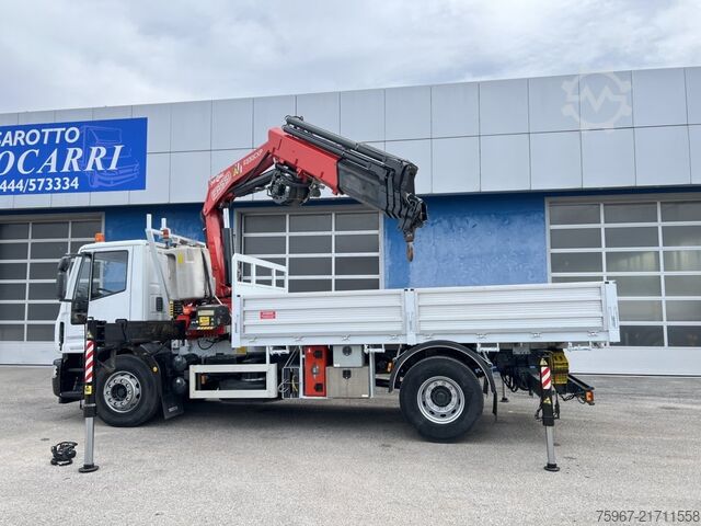 Sabit kasalı ve vinçli kamyon Iveco Eurocargo 180e28