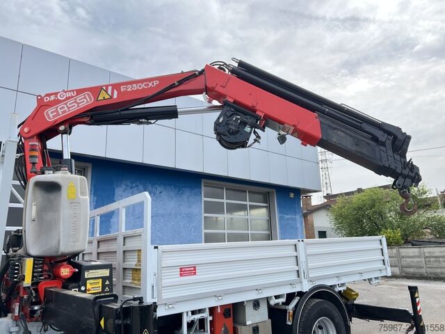 Sabit kasalı ve vinçli kamyon Iveco Eurocargo 180e28