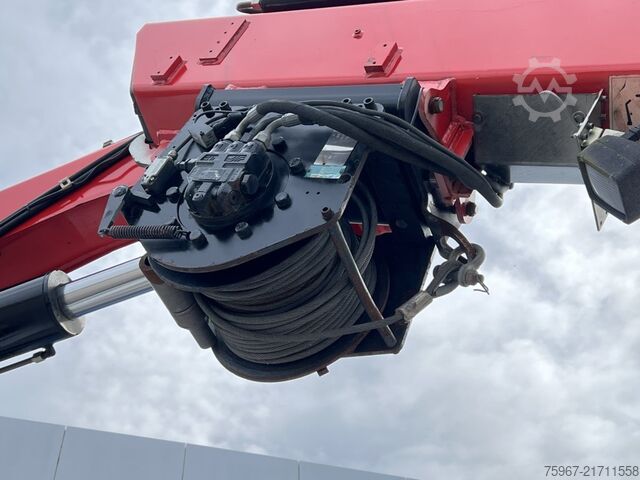 Sabit kasalı ve vinçli kamyon Iveco Eurocargo 180e28