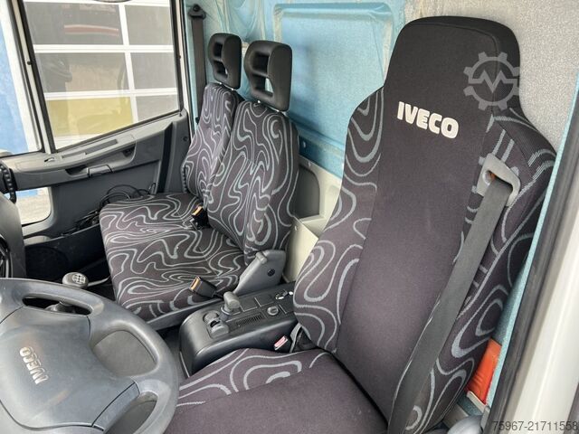 Sabit kasalı ve vinçli kamyon Iveco Eurocargo 180e28