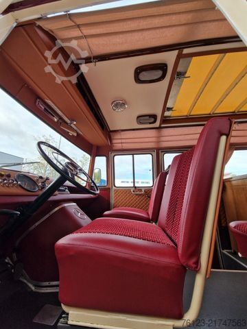 Minibus MERCEDES-BENZ Vorgänger Sprinter O 319 Samba mit Faltdach AC