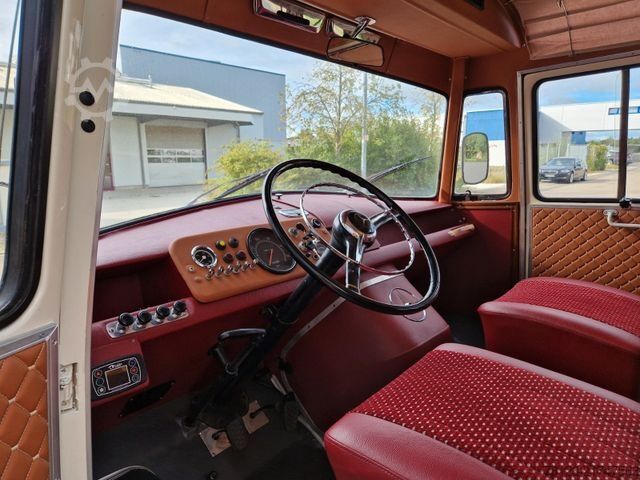 Minibus MERCEDES-BENZ Vorgänger Sprinter O 319 Samba mit Faltdach AC