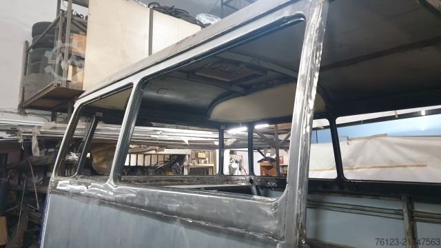 Minibus MERCEDES-BENZ Vorgänger Sprinter O 319 Samba mit Faltdach AC