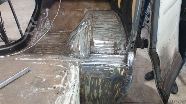 Minibus MERCEDES-BENZ Vorgänger Sprinter O 319 Samba mit Faltdach AC