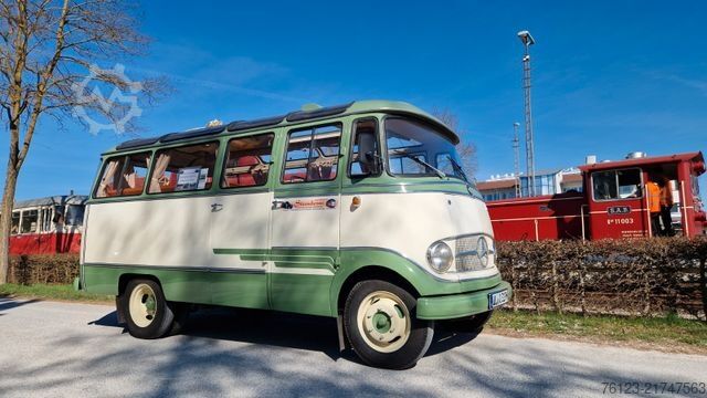 Minibus MERCEDES-BENZ Vorgänger Sprinter O 319 Samba mit Faltdach AC