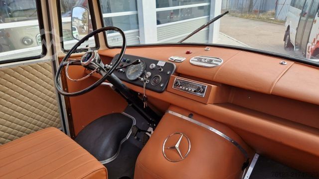 Minibus MERCEDES-BENZ Vorgänger Sprinter O 319 Samba mit Faltdach AC