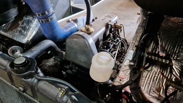 Minibus MERCEDES-BENZ Vorgänger Sprinter O 319 Samba mit Faltdach AC