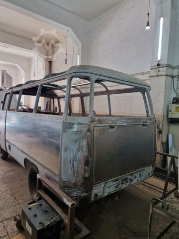 Minibus MERCEDES-BENZ Vorgänger Sprinter O 319 Samba mit Faltdach AC