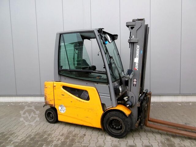 Gaffeltruck JUNGHEINRICH EFG S 30sG180-330ZT