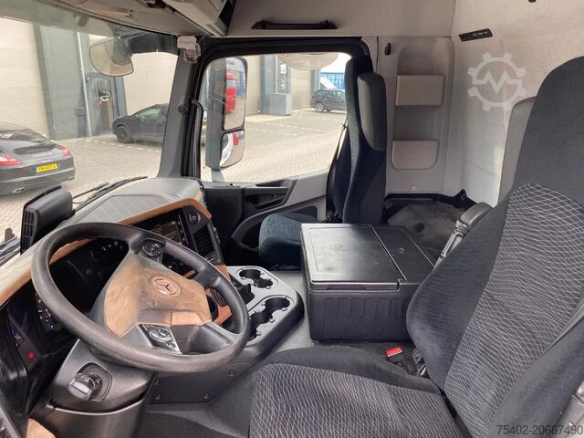 Padrão-SZM Mercedes-Benz Antos 1933 / Automatic