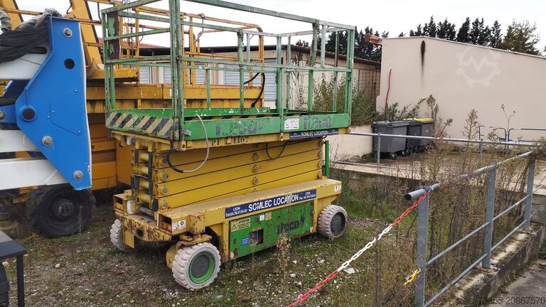 Mesa elevadora de tijera Iteco IG 10130 (9,85m, for parts only)