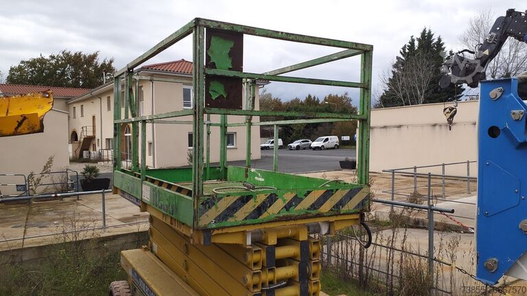 Mesa elevadora de tijera Iteco IG 10130 (9,85m, for parts only)