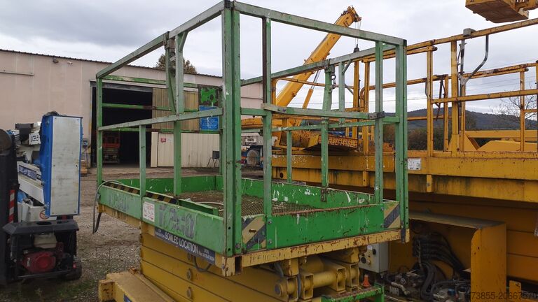 Mesa elevadora de tijera Iteco IG 10130 (9,85m, for parts only)