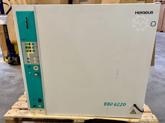 Partija koja se sastoji od 5 inkubatora Heraeus BBD 6220, HeraCell 240, Binder CB 150
