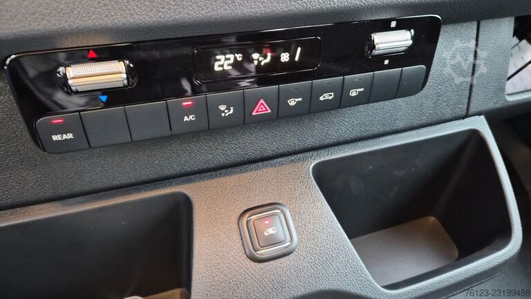 Minibus MERCEDES-BENZ Sprinter 315 VIP Mobility 23 Airline Stock