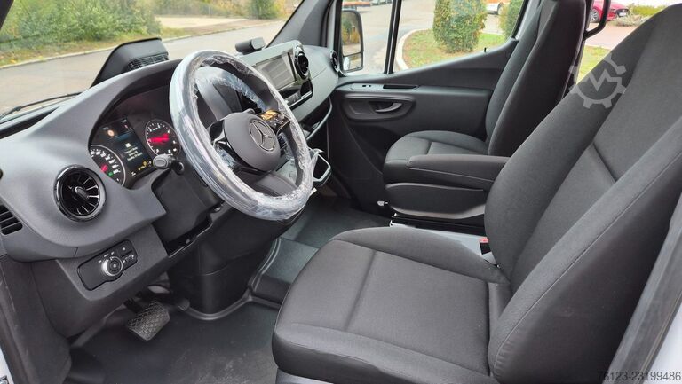Minibus MERCEDES-BENZ Sprinter 315 VIP Mobility 23 Airline Stock