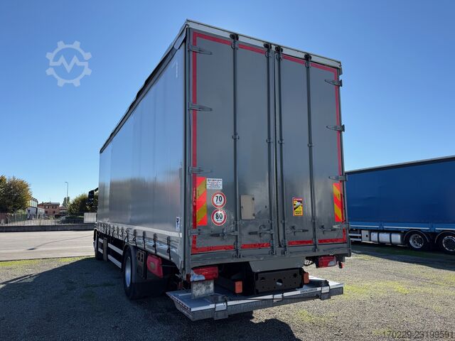 Camion cu platformă și prelată MAN TGS 18.360