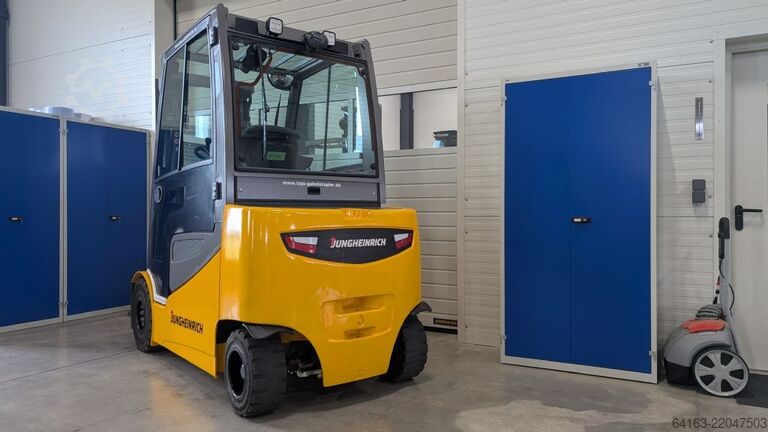 Carretilla eléctrica de 4 ruedas Jungheinrich EFG 425 GE120-470DZ