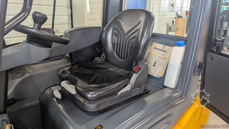 Carretilla eléctrica de 4 ruedas Jungheinrich EFG 320 GE120-480DZ