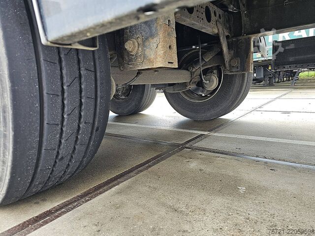 Gesloten bak KRONE SD DRYLINER GARNMENT KLEIDER