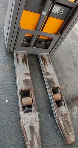 Palleløftere Jungheinrich EJC 112 LI ION 2.5m/ free lift/ 2051h