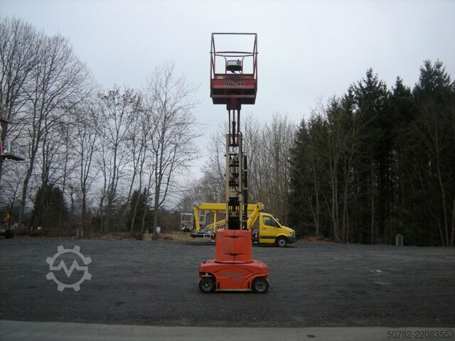 Κάθετος ανυψωτήρας με ιστό JLG Toucan 1010