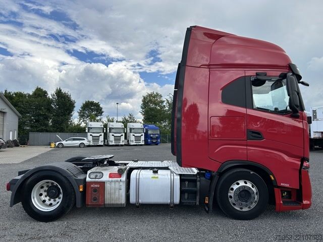 Tractor estándar Iveco S-Way 460 Standklima Intarder Riwo Kompressor