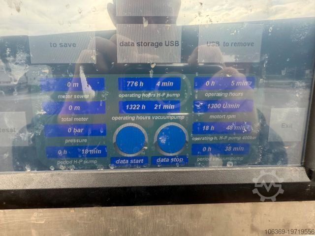 Vacuümtankwagen MERCEDES-BENZ 3258 RHD 8x4-4 Wiedemann Super 1000 Recycler