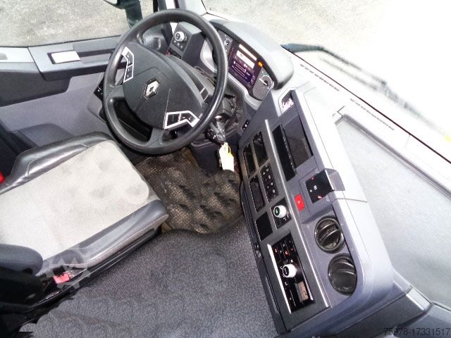 Volumetrikus traktor Renault T 470