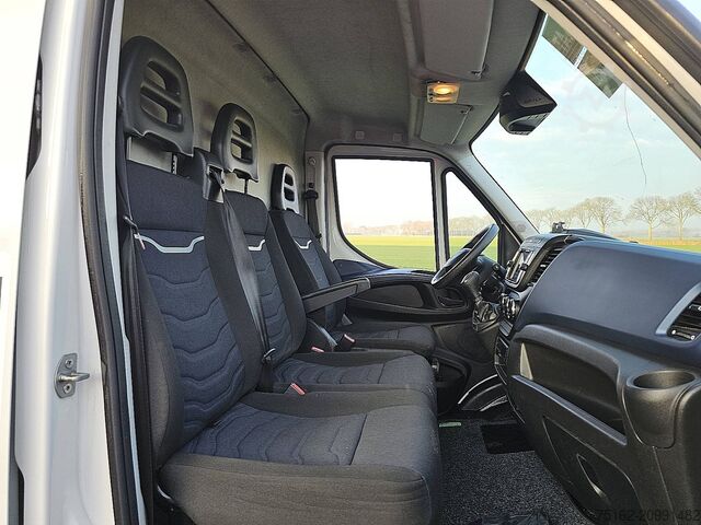 Kombi med högt tak IVECO DAILY 35 S 14 NV 3.0 AUT. L3H2