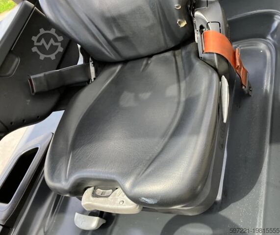 Electric – 4 roți Linde E25 Triplex 5 Ventile Batterie 5/25  775 Stunden