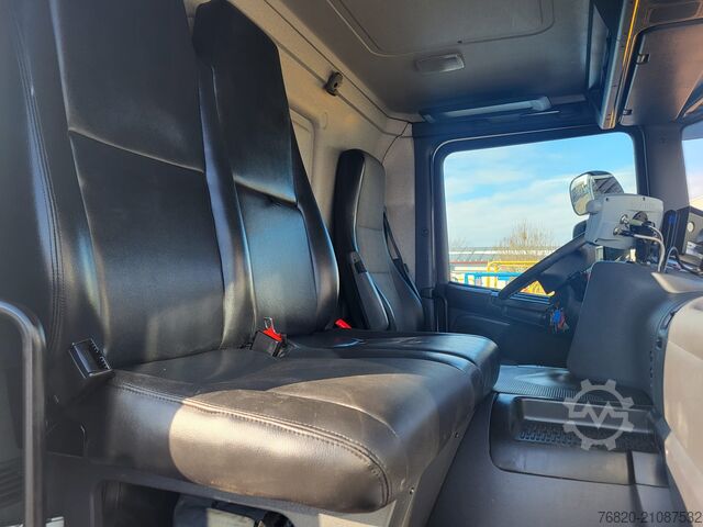 Vuilniswagen SCANIA P320