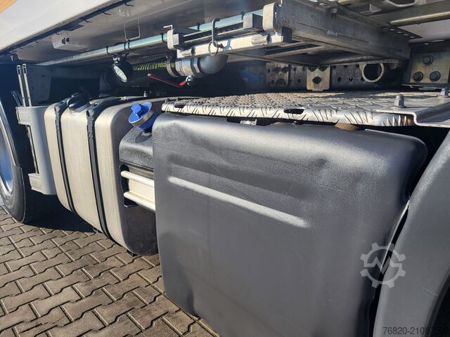 Vuilniswagen SCANIA P320