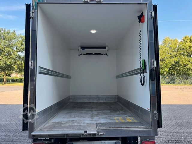 Koelwagen met geïsoleerde laadbak IVECO Daily 35S16 Tiefkühlkoffer mit Ladebordwand