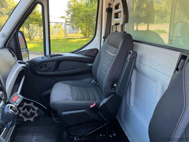 Koelwagen met geïsoleerde laadbak IVECO Daily 35S16 Tiefkühlkoffer mit Ladebordwand
