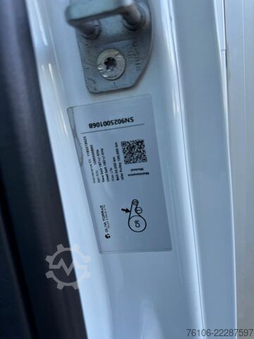 Koelwagen met geïsoleerde laadbak IVECO Daily 35S16 Tiefkühlkoffer mit Ladebordwand