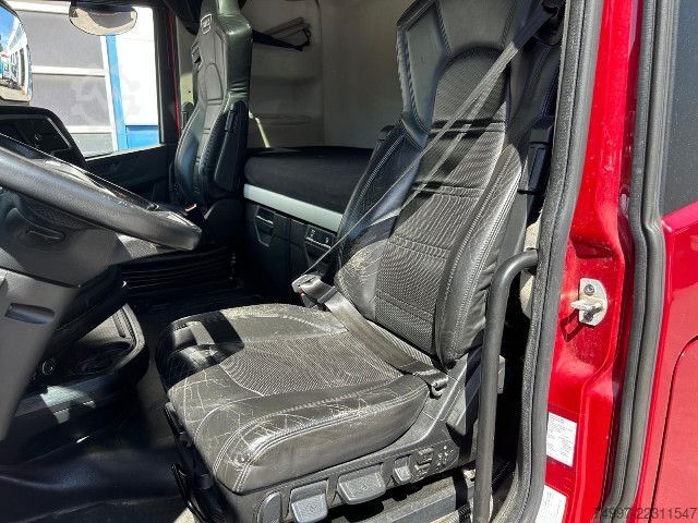 Standaard trekker IVECO AS440S46T/P / Retarder / Leder
