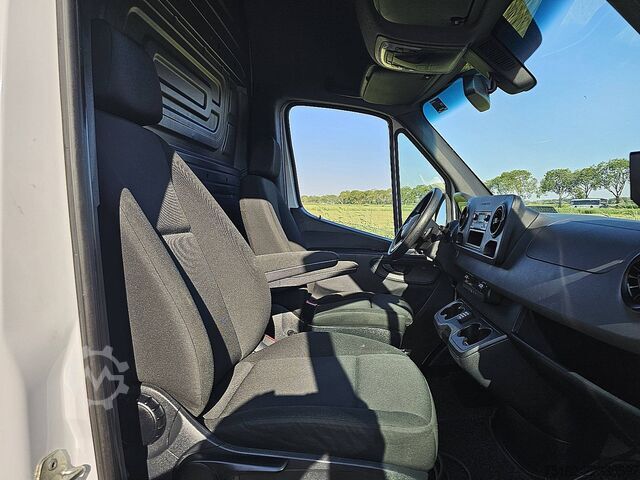 Karavan sa visokim krovom MERCEDES-BENZ ESPRINTER 55 kWh 168 km wltp