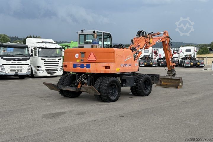 Walsmachine Hitachi FH120W Mobilbagger / Swiss-Vehicle