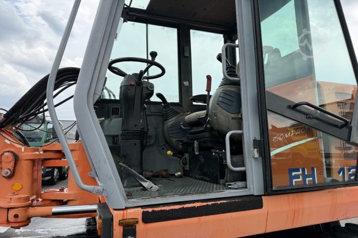 Walsmachine Hitachi FH120W Mobilbagger / Swiss-Vehicle