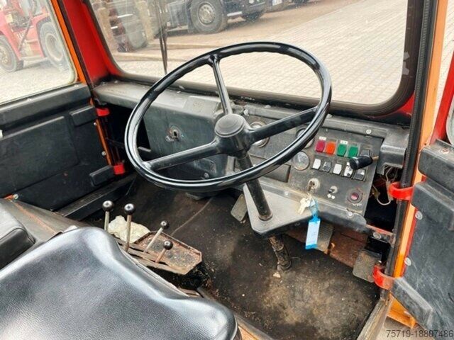 Veegmachine Hako Trac 4000 Winterdienst Schneepflug + Streuer