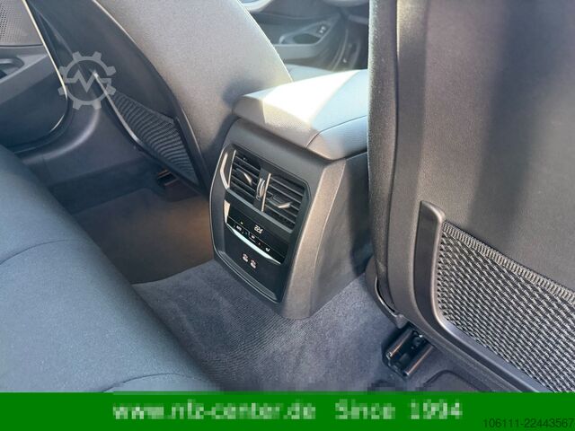 Minibus BMW 320d xDrive Touring M-Shadow Driving Assistant