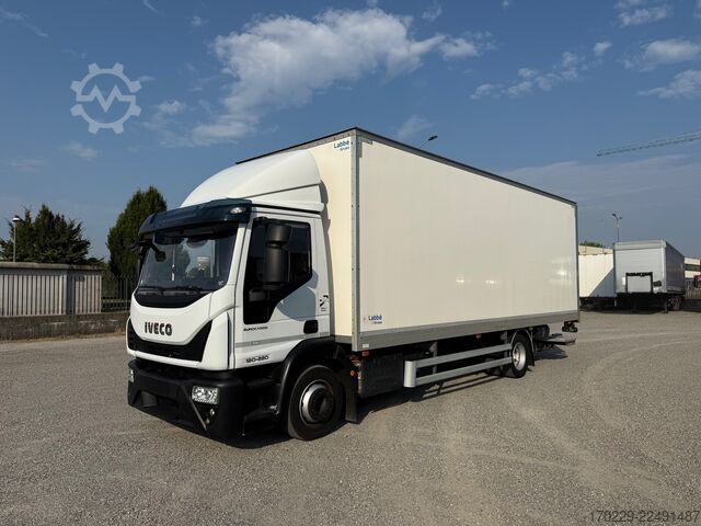 Camión con caja y plataforma elevadora retráctil iveco eurocargo