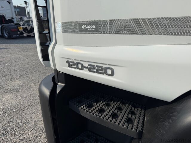 Camión con caja y plataforma elevadora retráctil iveco eurocargo