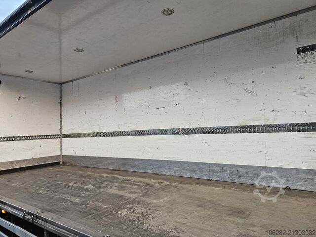 LKW mit Kofferaufbau Volvo FL 240 4x2 16tons Seitentüren Koff