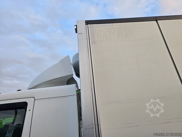 LKW mit Kofferaufbau Volvo FL 240 4x2 16tons Seitentüren Koff